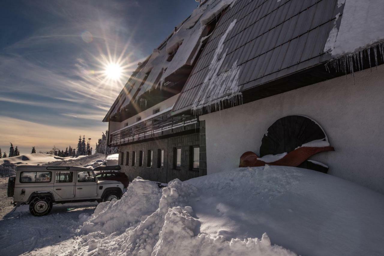 Horsky Hotel Kozubova Dolni Lomna Exterior photo
